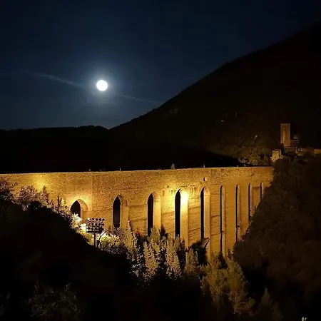 公寓 Di Via Refini 斯波莱托